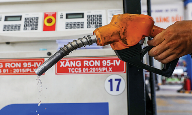 2 nhà bán lẻ xăng dầu lớn nhất cả nước tồn kho hơn 1 tỷ USD khi giá xăng lên cao nhất trong vòng 14 tháng - Ảnh 1.