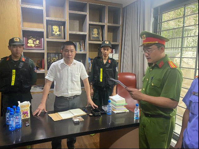 Chủ tịch LDG Nguyễn Khánh Hưng nhận lương 5 triệu đồng/năm, liên tục giảm sở hữu, bán &quot;chui&quot; hơn 2,6 triệu cổ phiếu trước khi bị khởi tố - Ảnh 2.