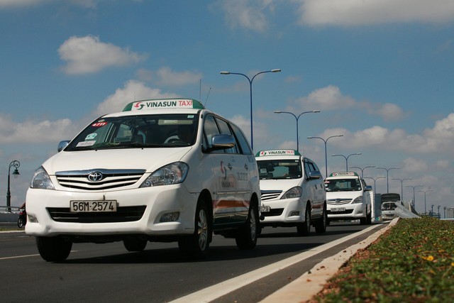 Taxi Xanh SM 'phả hơi nóng', Vinasun báo lợi nhuận giảm một nửa trong quý 4/2023 - Ảnh 1.