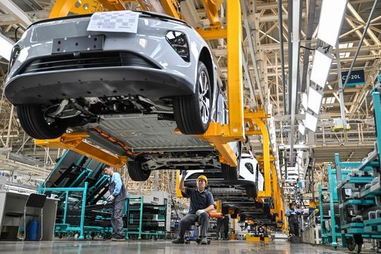 ‘Choáng’ với tài làm xe điện của Trung Quốc: Chỉ mất 2 năm để phát triển, 1 mẫu xe bán trong vỏn vẹn 1,5 năm, sắp tiêu chuẩn hóa toàn thị trường - Ảnh 1.