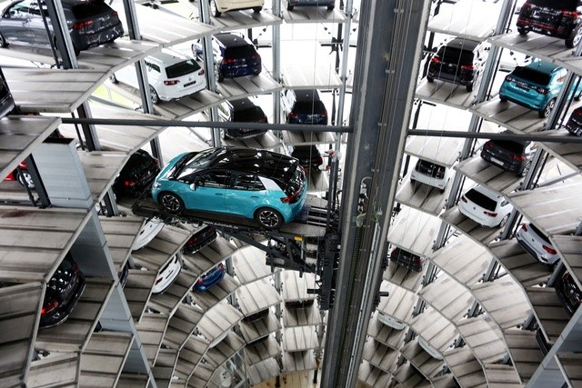 Volkswagen không ‘khốn cùng’ như chúng ta nghĩ: Hơn 10.000 lao động vẫn sống tốt, mỗi phút lại cho ra đời 1 chiếc xe - Ảnh 1.