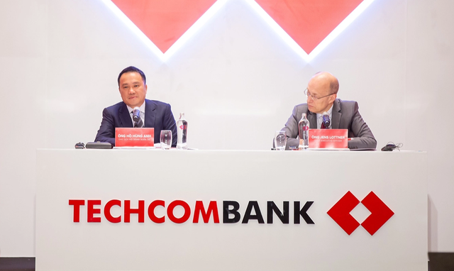 Cổ đông 'chê' Techcombank tăng trưởng khách hàng chậm, CEO, Chủ tịch nhà băng lý giải 'gây choáng' - Ảnh 1.
