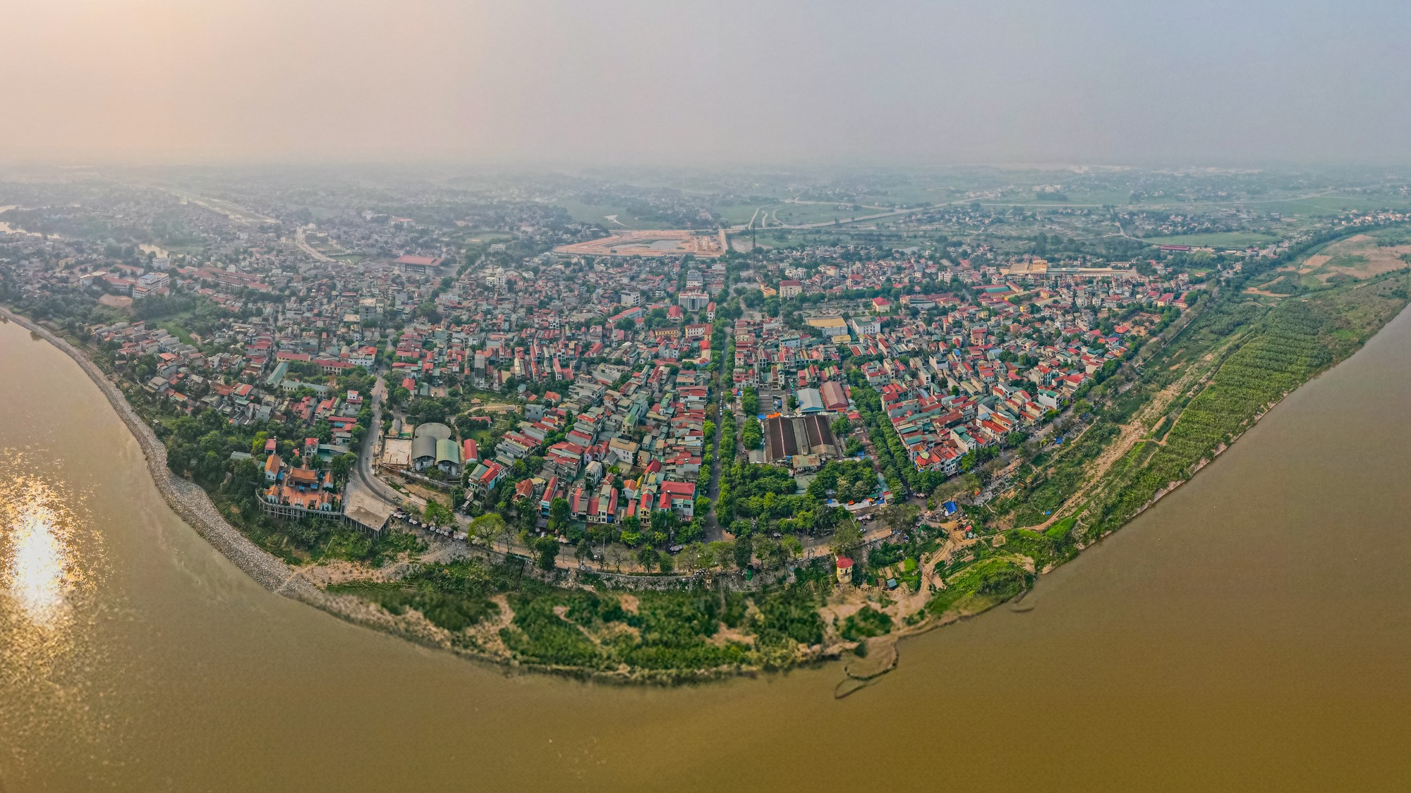 Thị xã lâu đời nhất Việt Nam là giao điểm của 4 đường cao tốc, có khu công nghiệp rộng gần bằng quận Hoàn Kiếm, sẽ lên thành phố sau vài năm nữa- Ảnh 1.