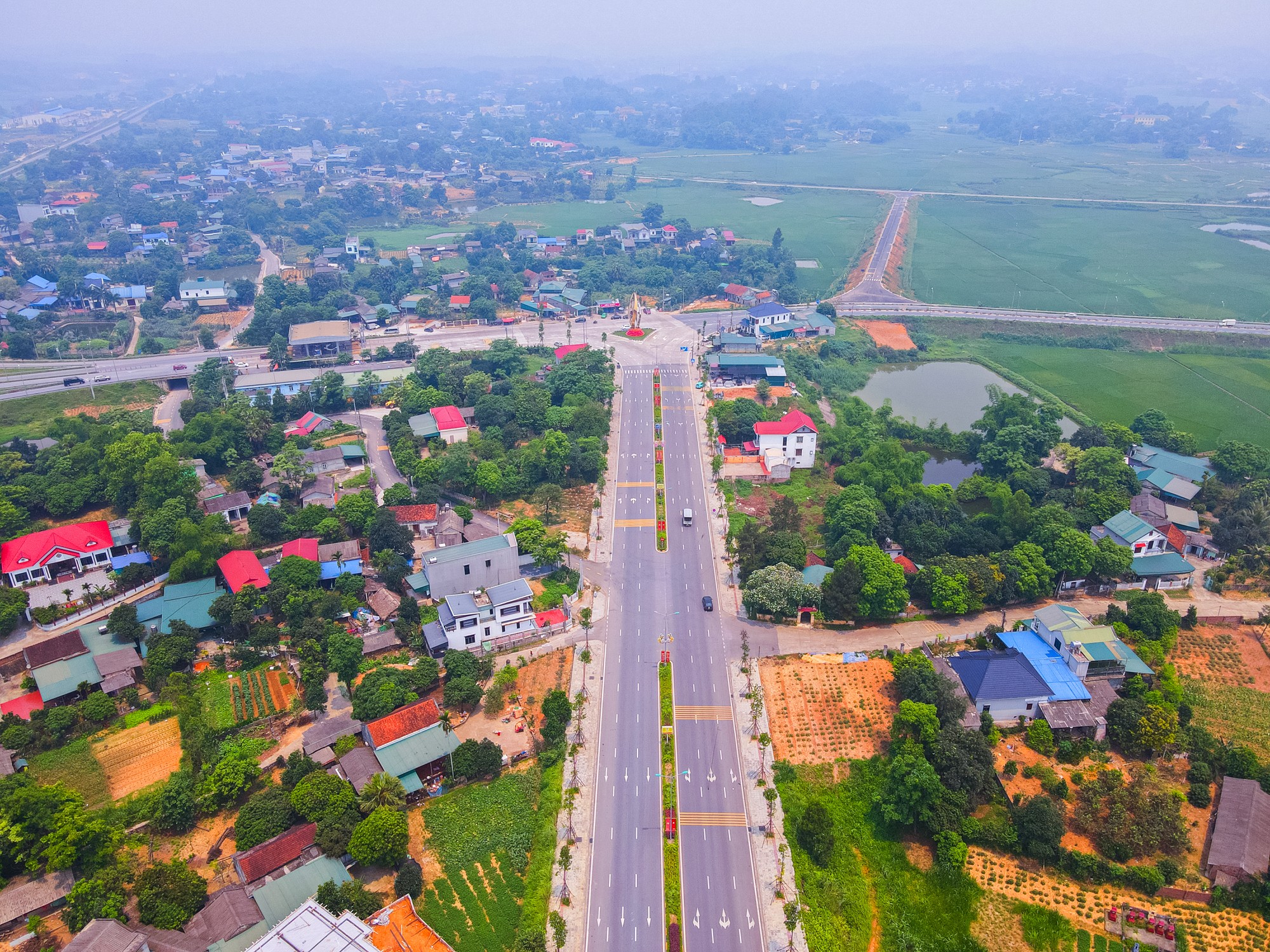 Thị xã lâu đời nhất Việt Nam là giao điểm của 4 đường cao tốc, có khu công nghiệp rộng gần bằng quận Hoàn Kiếm, sẽ lên thành phố sau vài năm nữa- Ảnh 10.