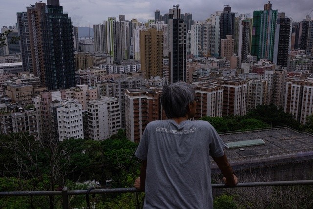 Bật khóc ở Hồng Kông: Thị trường cho thuê văn phòng giảm thê thảm, nhà xây lên hoàn thiện không ai mua, lãi đầu tư BĐS còn không bằng tiền gửi ngân hàng - Ảnh 1.