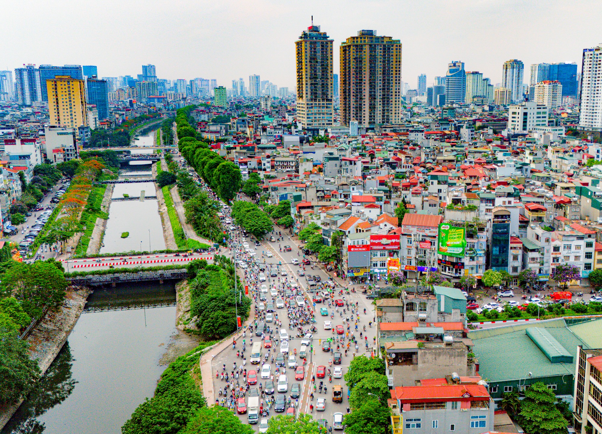 Toàn cảnh một con đường quen thuộc tại Hà Nội có thể được đầu tư 4.500 tỷ mỗi km, trở thành tuyến đường 'đắt nhất hành tinh'- Ảnh 12.
