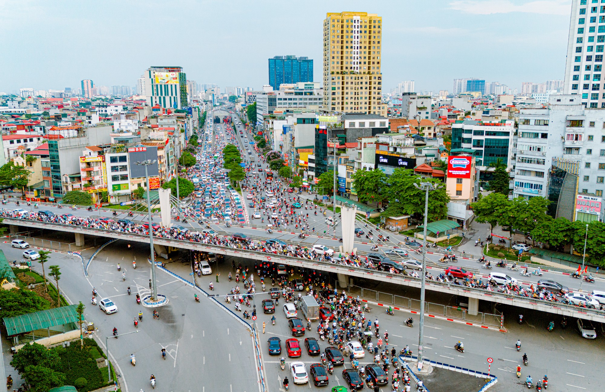 Toàn cảnh một con đường quen thuộc tại Hà Nội có thể được đầu tư 4.500 tỷ mỗi km, trở thành tuyến đường 'đắt nhất hành tinh'- Ảnh 7.