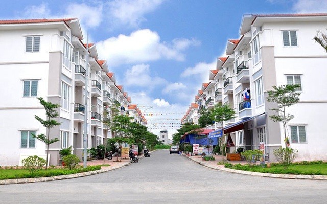 Giá nhà mặt phố tại Hà Nội lên 400 triệu đồng/m2, lượng giao dịch ở quận Ba Đình và Long Biên tăng hơn 500% trong vòng một tháng - Ảnh 1.