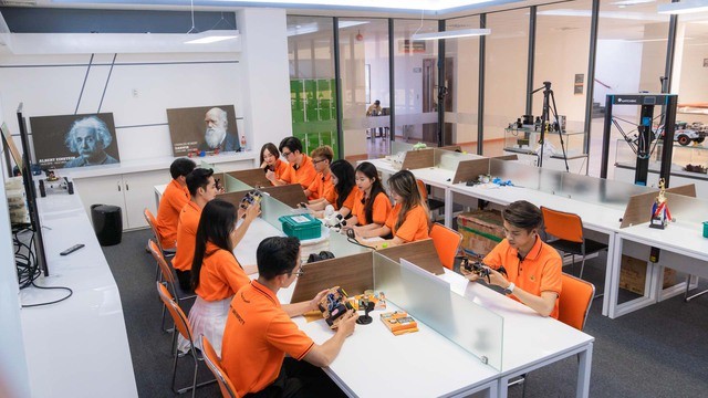 Chuẩn bị nhân sự cho ngành ‘đưa Việt Nam đi tắt đón đầu’, ĐH FPT tuyển 1.000 chỉ tiêu chuyên ngành thiết kế vi mạch bán dẫn- Ảnh 1.