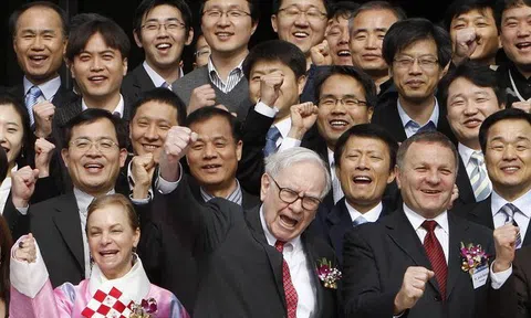 Cụ ông 93 tuổi Warren Buffett vẫn đúng: Đổ tiền vào Nhật Bản để rồi chứng khoán tăng kỷ lục bất chấp suy thoái kinh tế