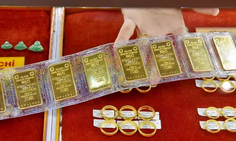Giá vàng SJC tăng sốc vượt 92 triệu đồng/lượng, vàng nhẫn trơn cũng tăng dựng đứng